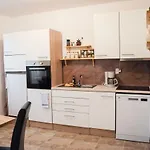 Spacious And Cozy 3Bd+Terrace Couples Apartment