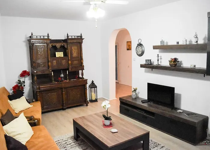 Spacious And Cozy 3Bd+Terrace Couples Apartment