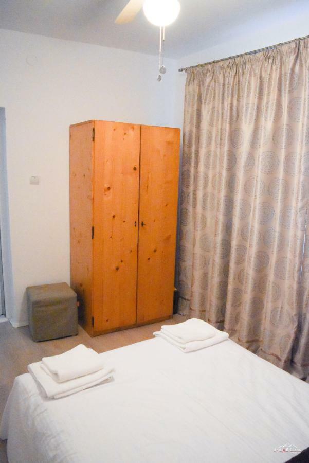 Spacious And Cozy 3bd+terrace Couples Apartment