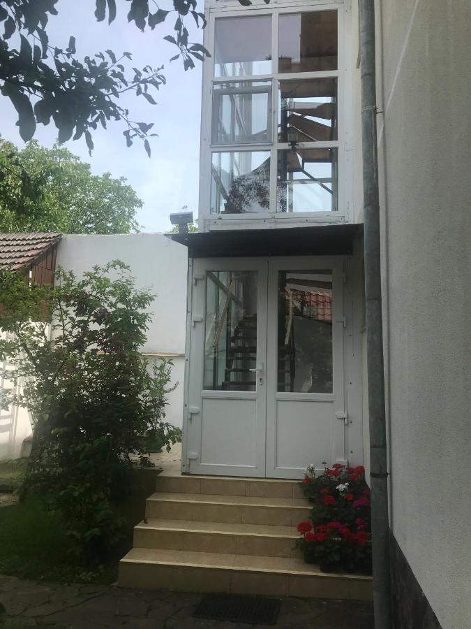 Spacious And Cozy 3bd+terrace Couples Apartment *
